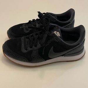 Nike Internationalist Black